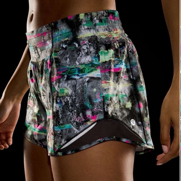 Lululemon Hotty Hot High Rise Atheltic Shorts Paint Drift Multi Neon Gray 12 NWT - Picture 4 of 9